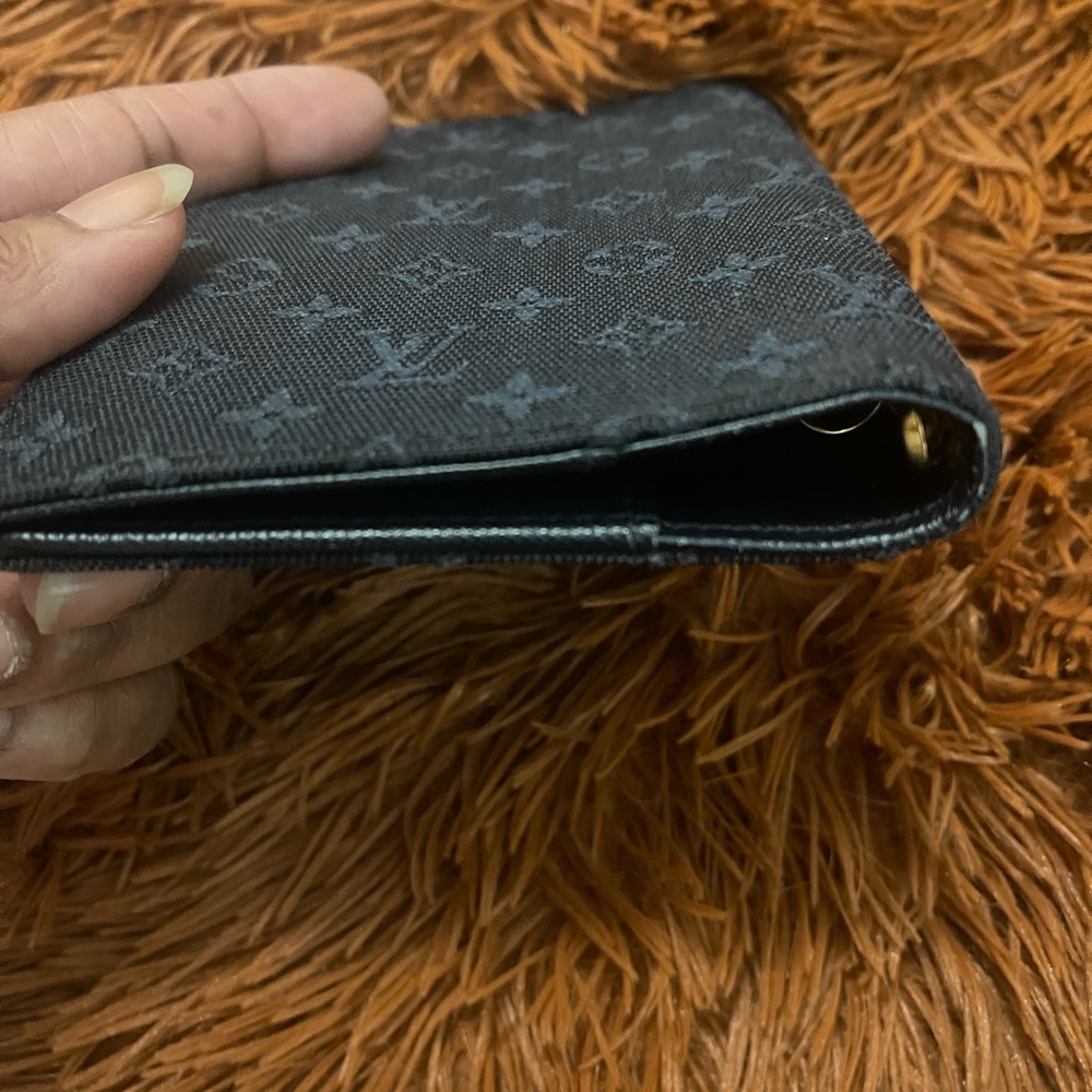 Authentic Louis Vuitton Agenda - Picture 5 of 8